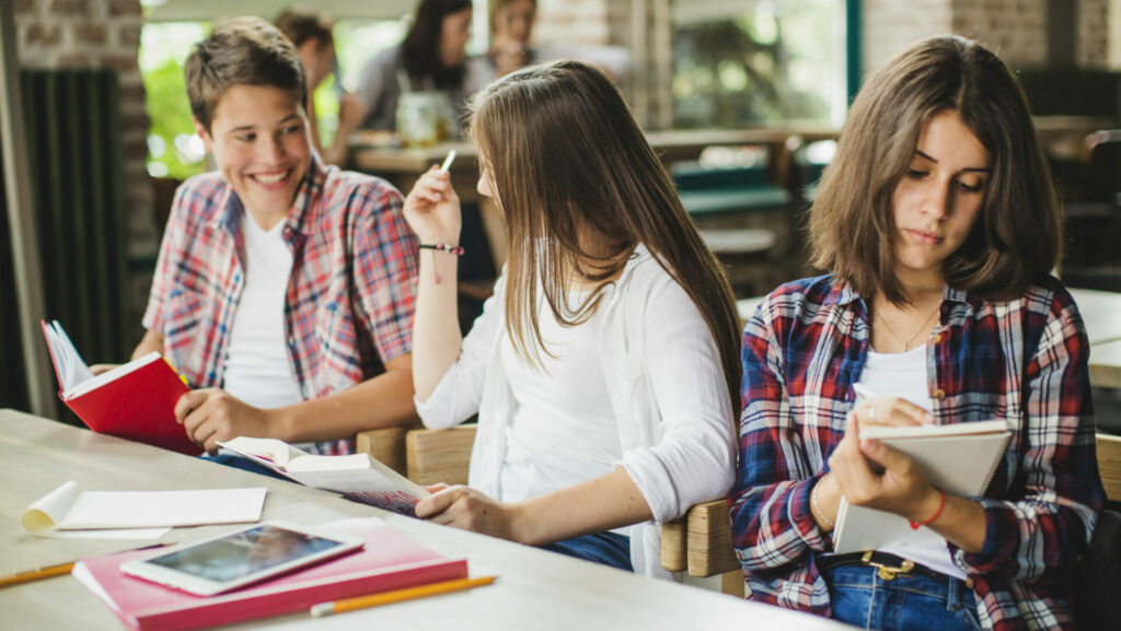 classmates-studying-cafe